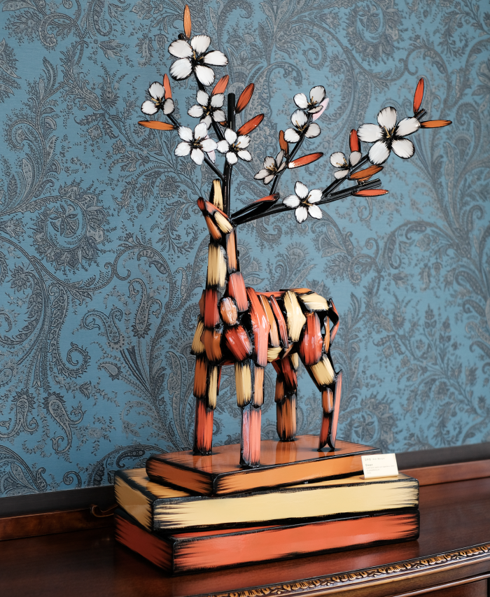 Deer, 2026, Urethane paint on stainless steel, 35x60x99(h)cm